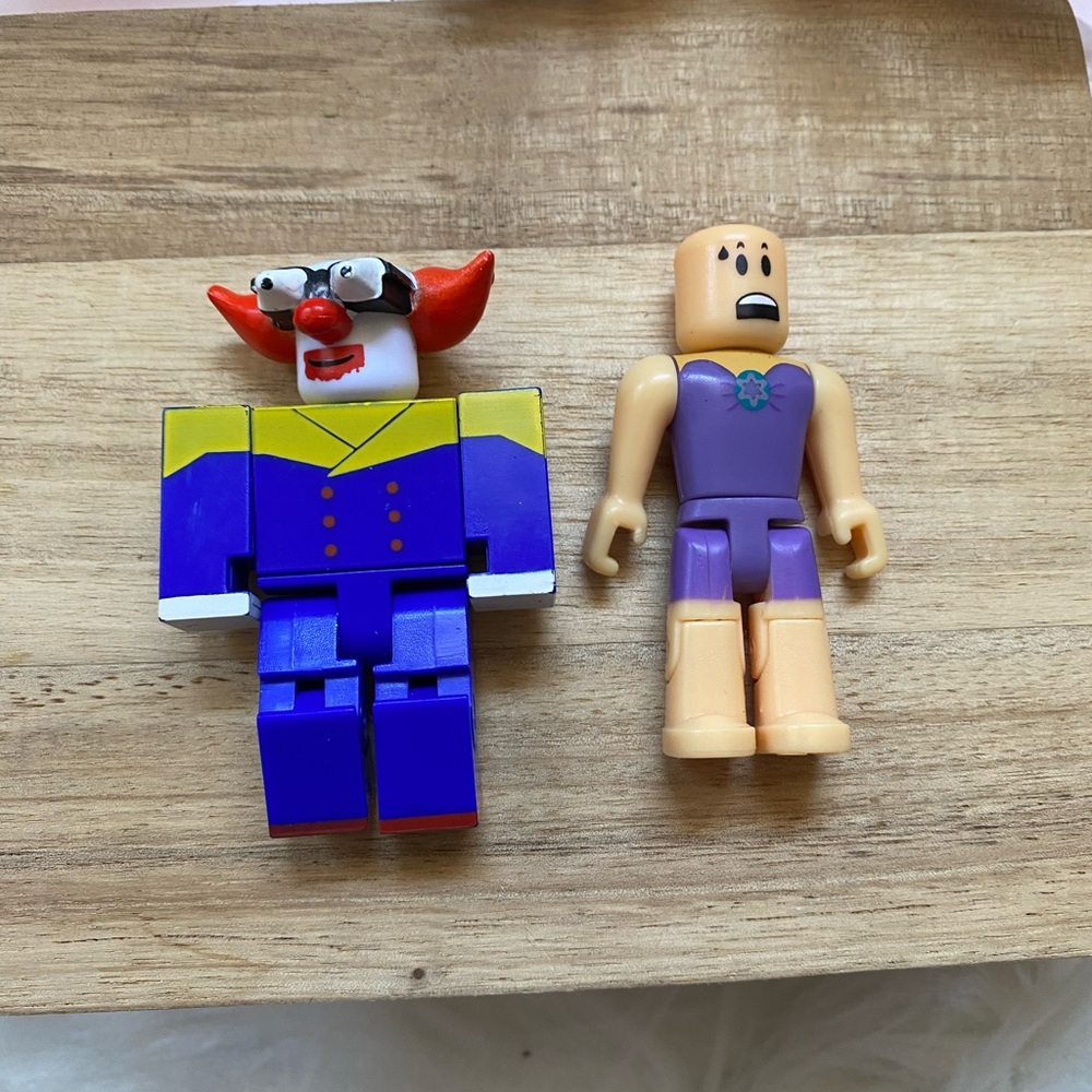 Roblox Figure Bundle - Sharkbite Swimmer & Werewolf Clown Toy Mini Figures
